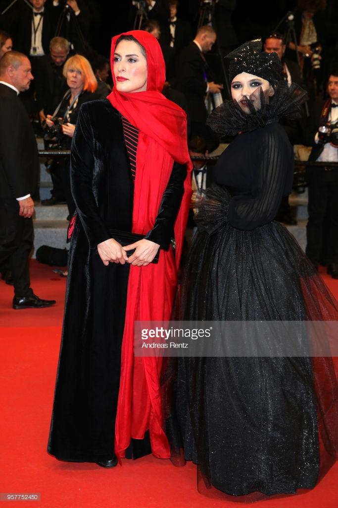Chùm ảnh: Những trang phục kì lạ và độc đáo nhất LHP Cannes 2018 Chùm ảnh: Những trang phục kì lạ và độc đáo nhất LHP Cannes 2018